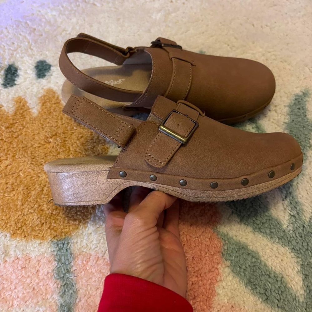 Cat and Jack clogs size2